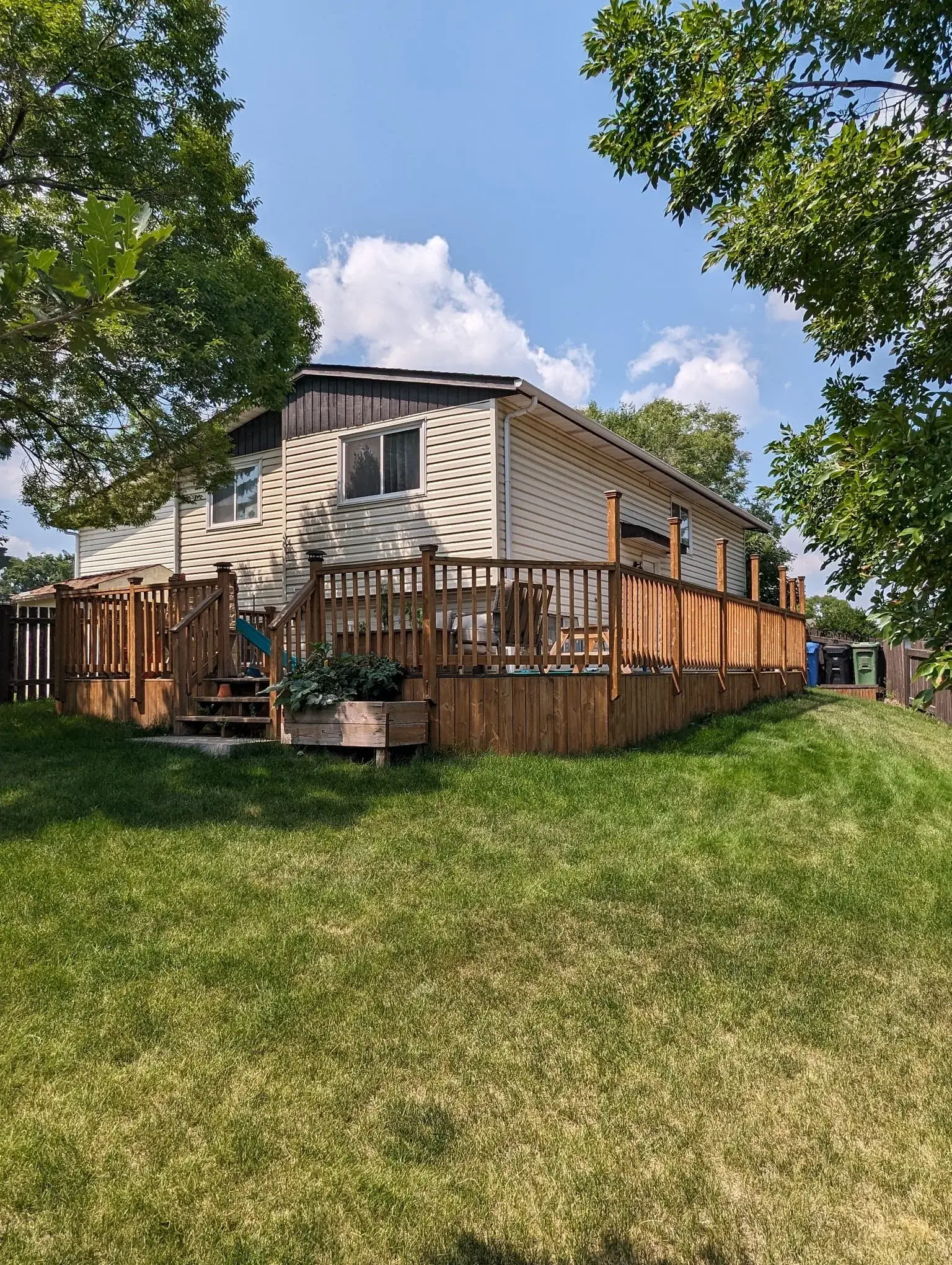 Wide view of the finished deck
